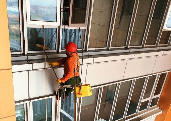 高空外墙清洗的一些基本行业要求